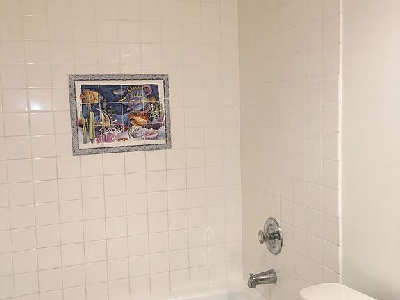 5th image of 1050 E Washington Ave APT 42