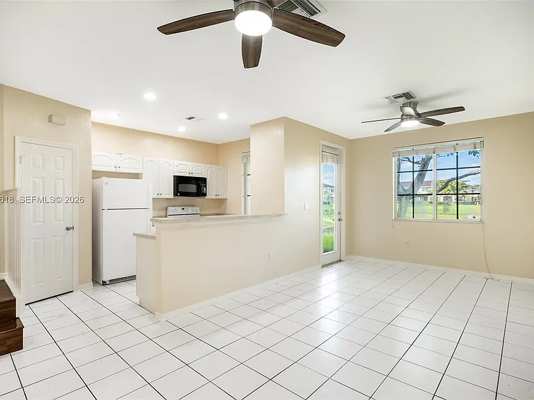6051 SW 19th Pl — Photo 3
