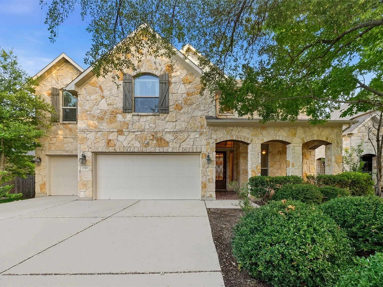 4 bed, 3.5 bath, 3162 sqft, $3,100 — Photo 3