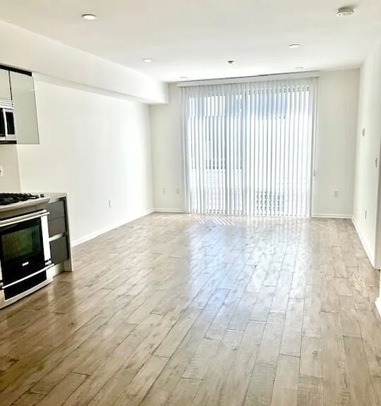 1611 Beverly Gln #3B — Photo 6