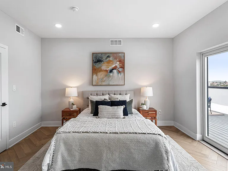 1516 E Capitol St NE — Photo 37