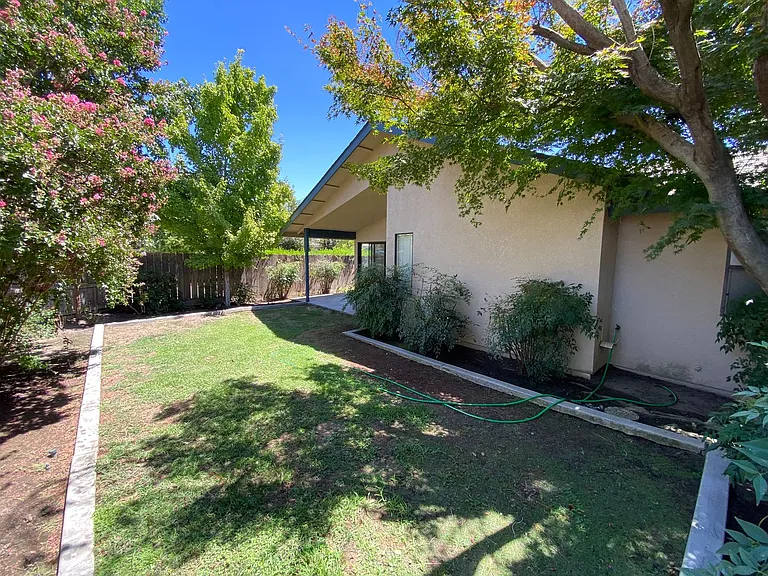 1348 E Ferguson Ct — Photo 26