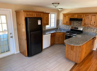 10 Leonard Pl #B, Foxboro, MA 02035