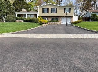 43 Stone Wall Dr, Stamford, CT 06905