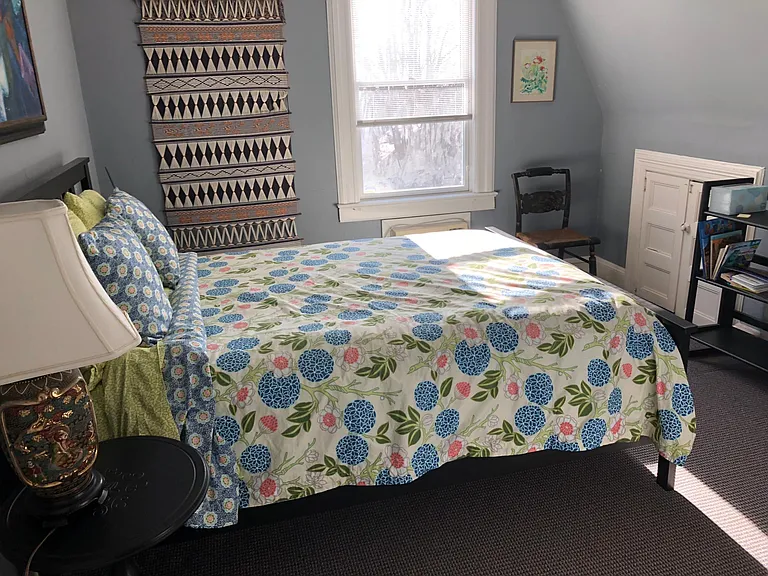 Bedroom with Queen