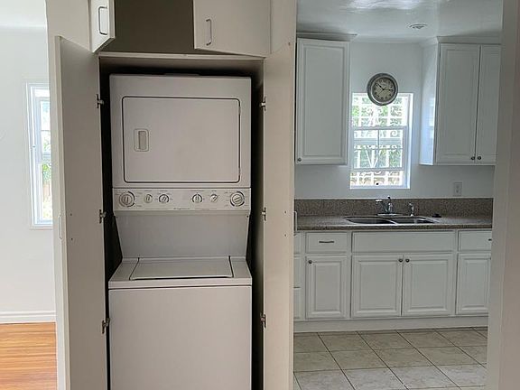 5th image of 839 N Orange Grove Ave