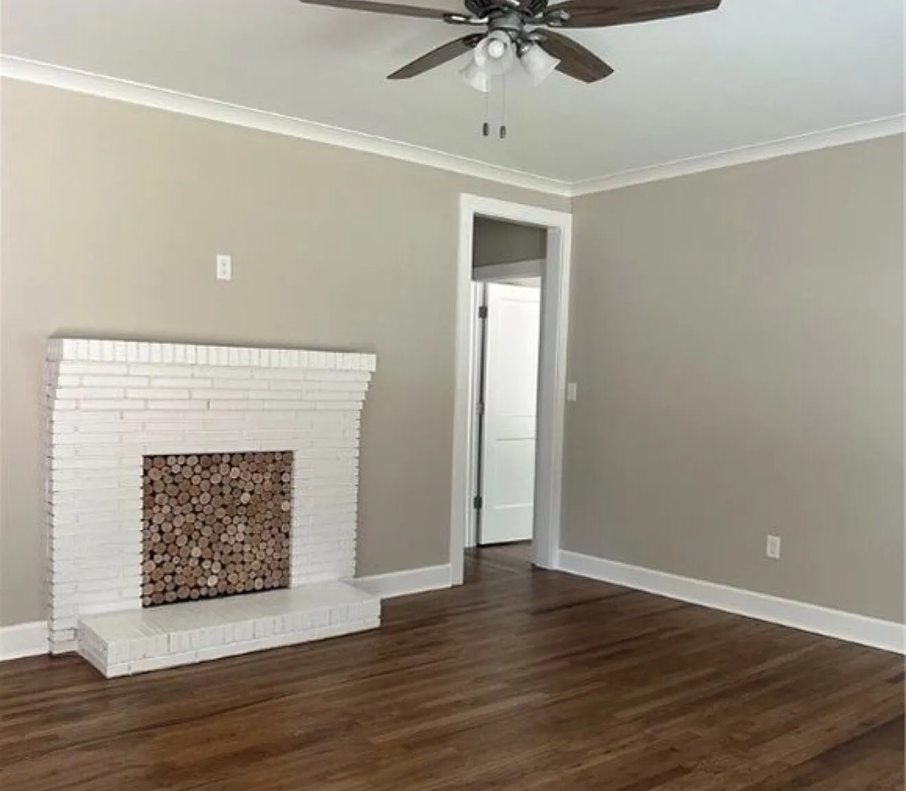 4 bed, 2.0 bath, 1500 sqft, $4,000 — Photo 3