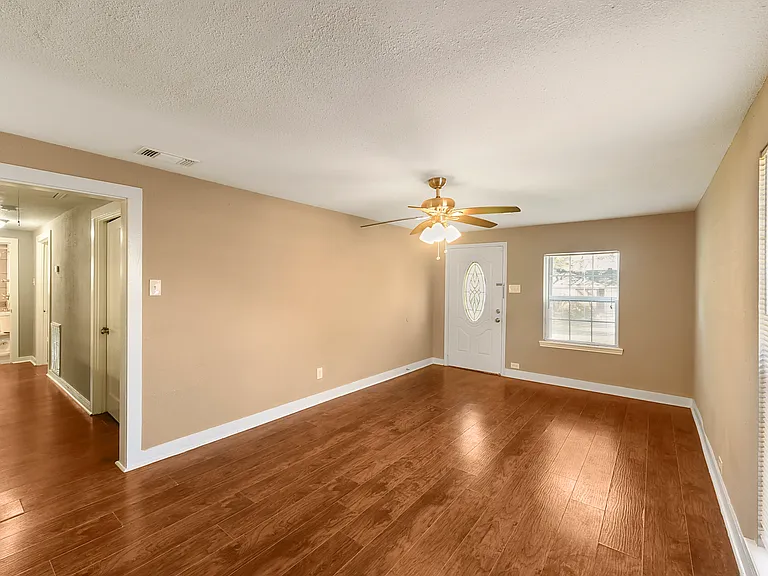 1029 Sycamore St — Photo 4