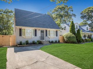 276 Floyd Rd, Shirley, NY 11967