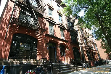 Rented by aptsandlofts.com