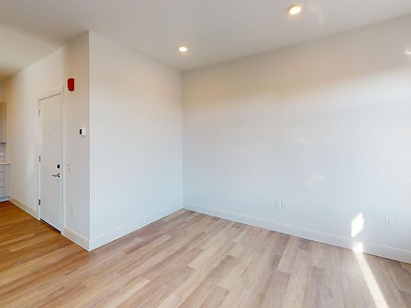 2nd image of 959 Dorchester Ave #501