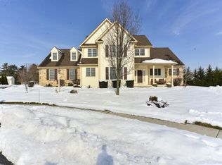 35 Lewiston Cir, Lancaster, PA 17601