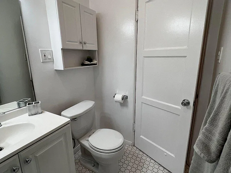 132 S Bedford Dr #105 — Photo 2