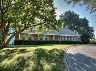 5501 N Flint Ridge Rd, Kansas City, MO 64151