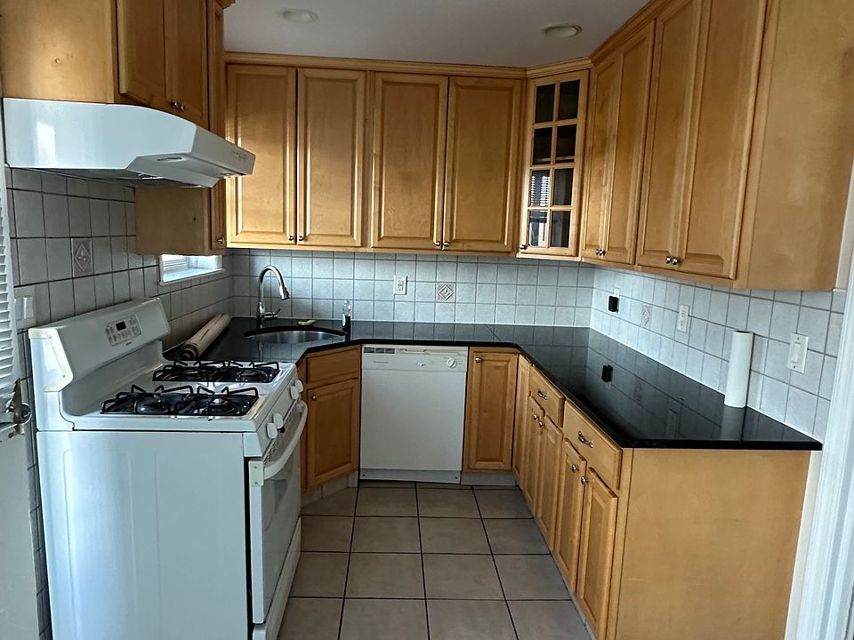 Eat-in-Kitchen