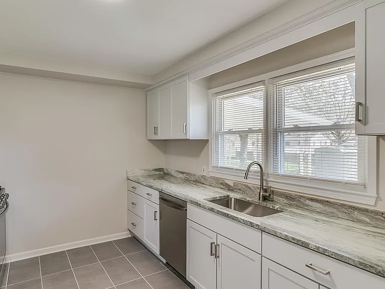 35099 Donnelly St — Photo 3