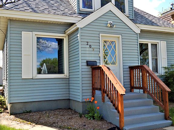 2nd image of 209 21st Ave N