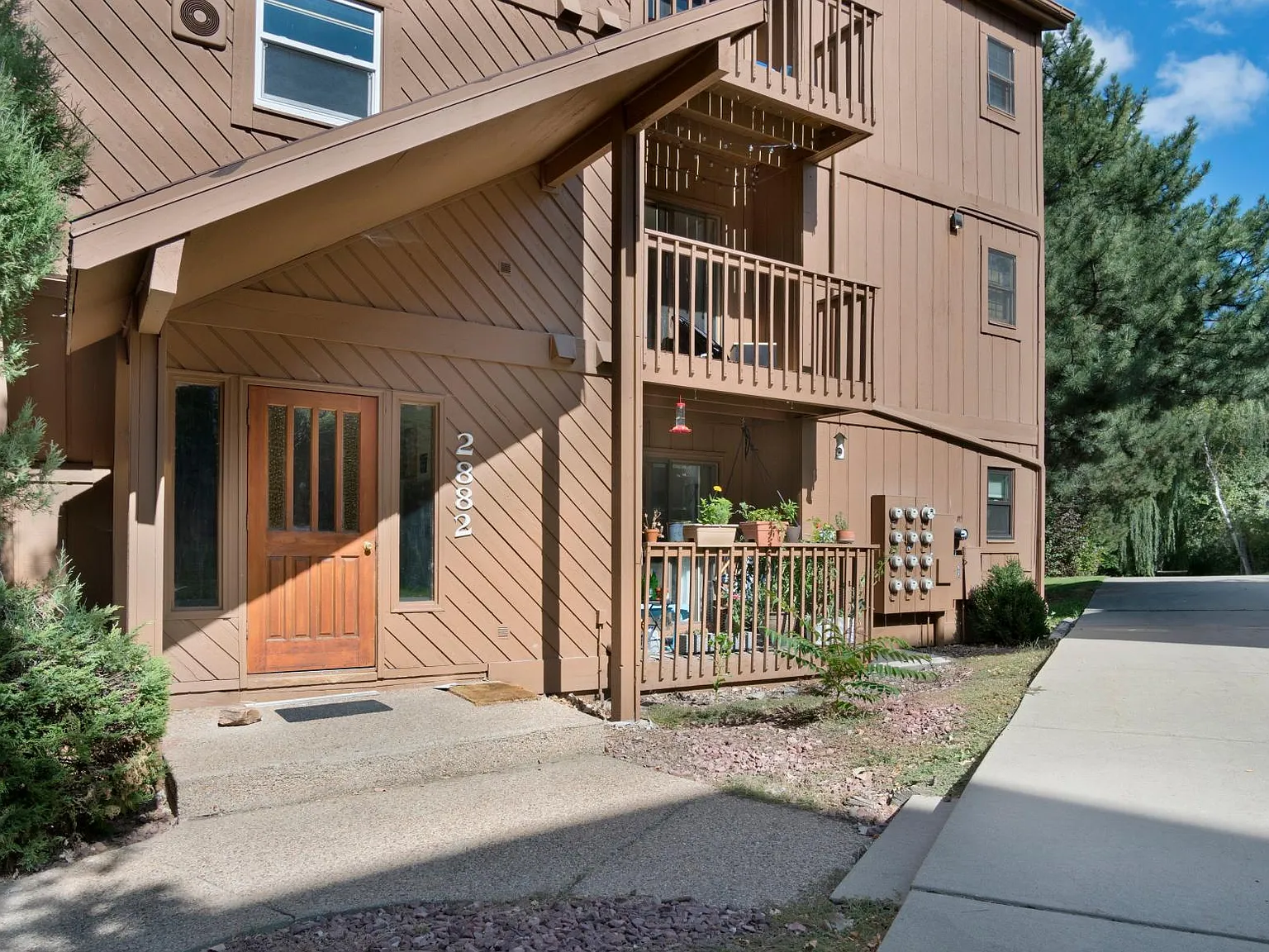 2 bed, 897 sqft, $2,550 — Photo 1