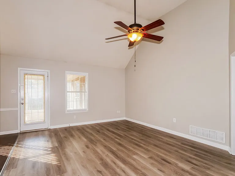 115 Winding Creek Dr — Photo 6