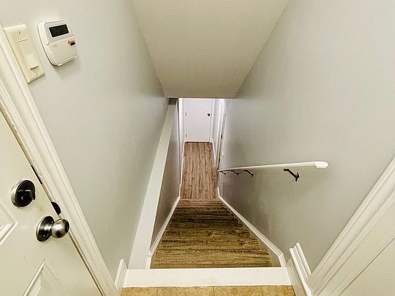 3rd image of 229 Springvalley Cres