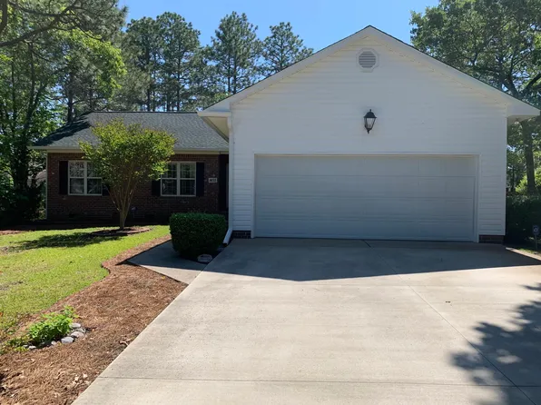 1455 Longleaf Dr E, Pinehurst, NC 28374