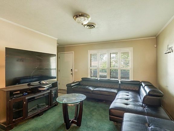 5th image of 4607 Mistletoe Dr