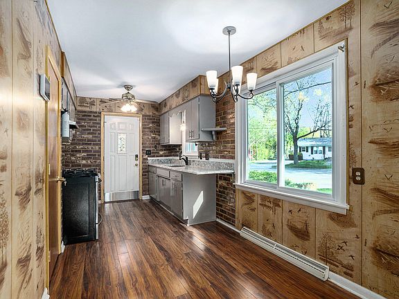 5th image of 2702 Ashton Ave