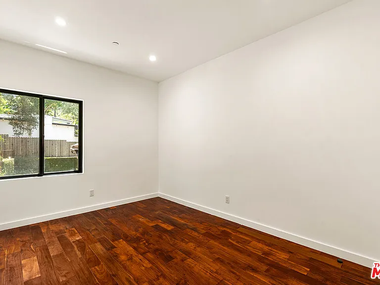 8836 Wonderland Ave — Photo 43