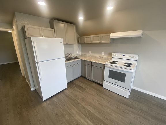 3rd image of 822 4th St #B