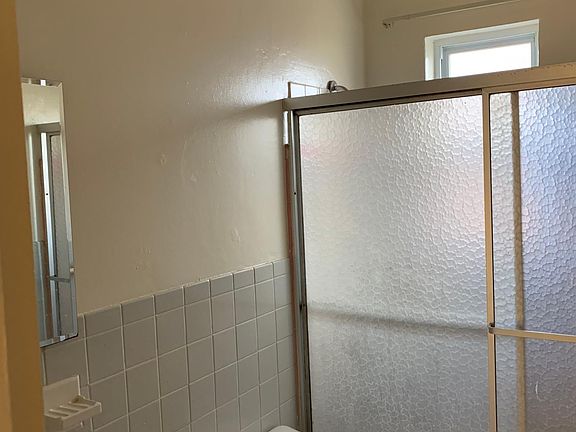5th image of 1210 Irving Ave APT 4