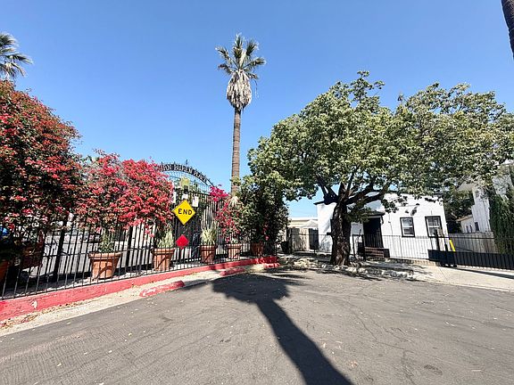 5th image of 2616 Van Buren Pl