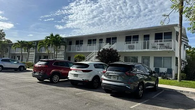 2 bed, 1.0 bath, 700 sqft, $1,750 — Photo 2