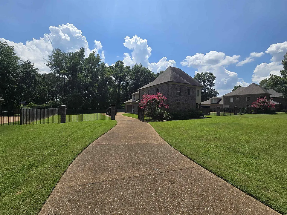 8949 Poplar Pike