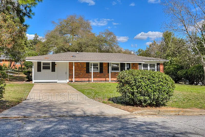 3 bed, 1.0 bath, 1176 sqft, $1,270 — Photo 2