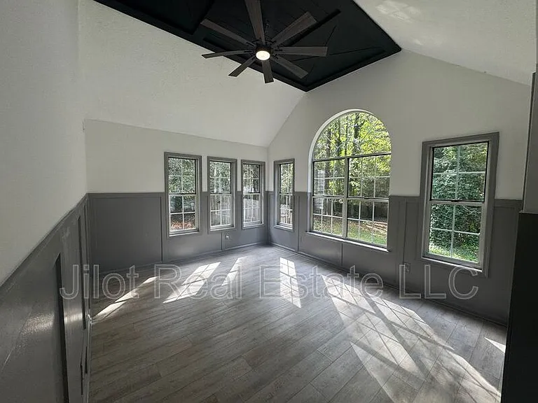 63 Lakeview Ln — Photo 11