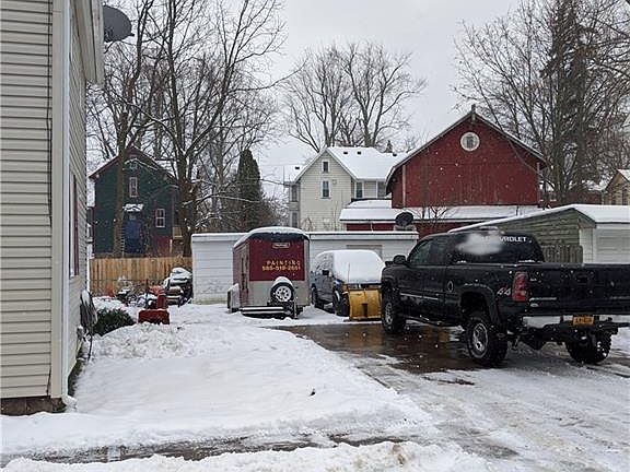 2nd image of 60 Fair St