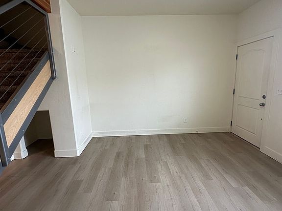 4th image of 446 W 6 S APT 503