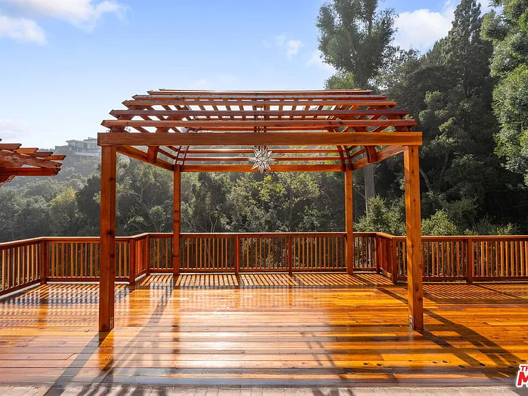 1957 Mandeville Canyon Rd — Photo 16