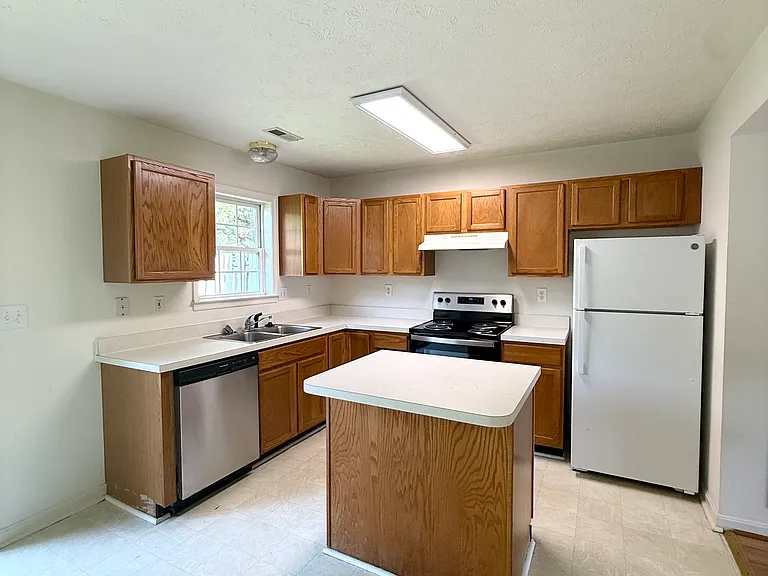9906 Warwick Pl — Photo 5