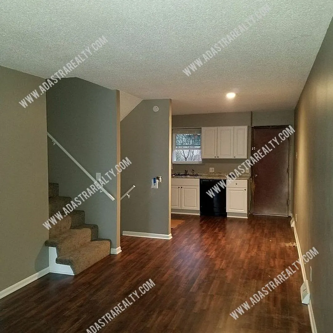 Spacious Olathe Duplex-Available NOW!! — Photo 2