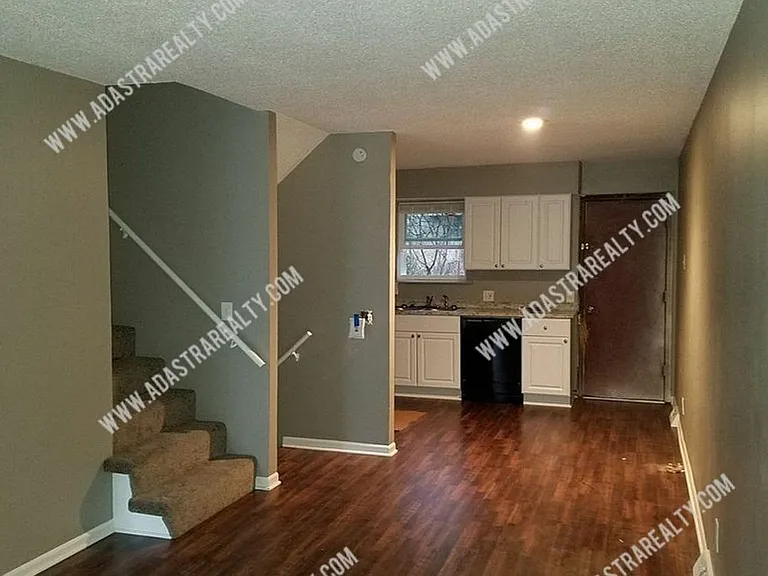 1517 E Elizabeth St — Photo 2