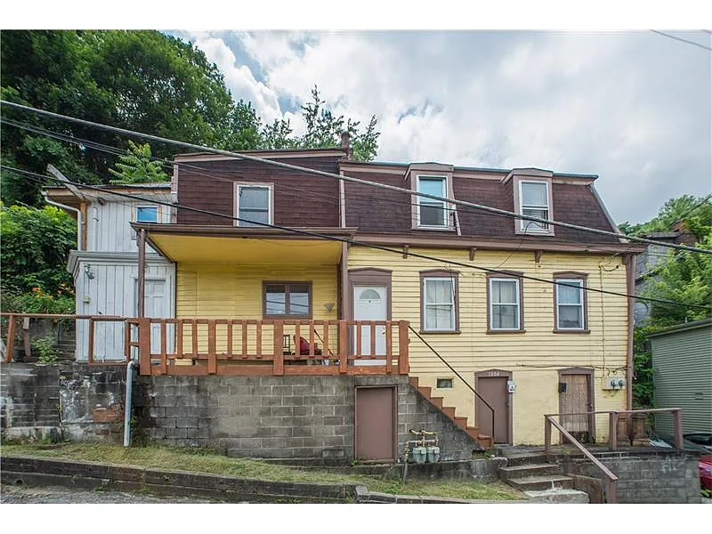 1004 Fritz St photo 1