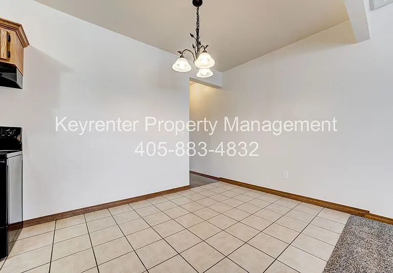 1911 Dover St #1911 — Photo 10