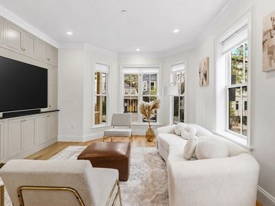 18 Tufts St #1, Cambridge, MA, 02139
