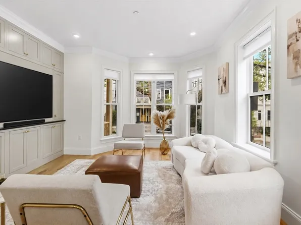 18 Tufts St #1, Cambridge, MA 02139