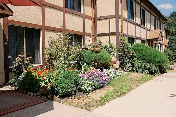 Wimbledon Court Townhomes — Photo 2