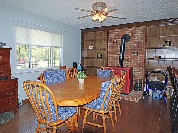 3rd image of 90 Salem Ct