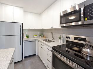135 Allan St, Oakville, ON L6J 3N4