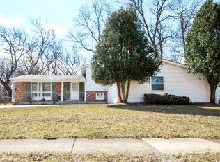 645 Green Oaks Dr, Crystal Lake, IL 60014