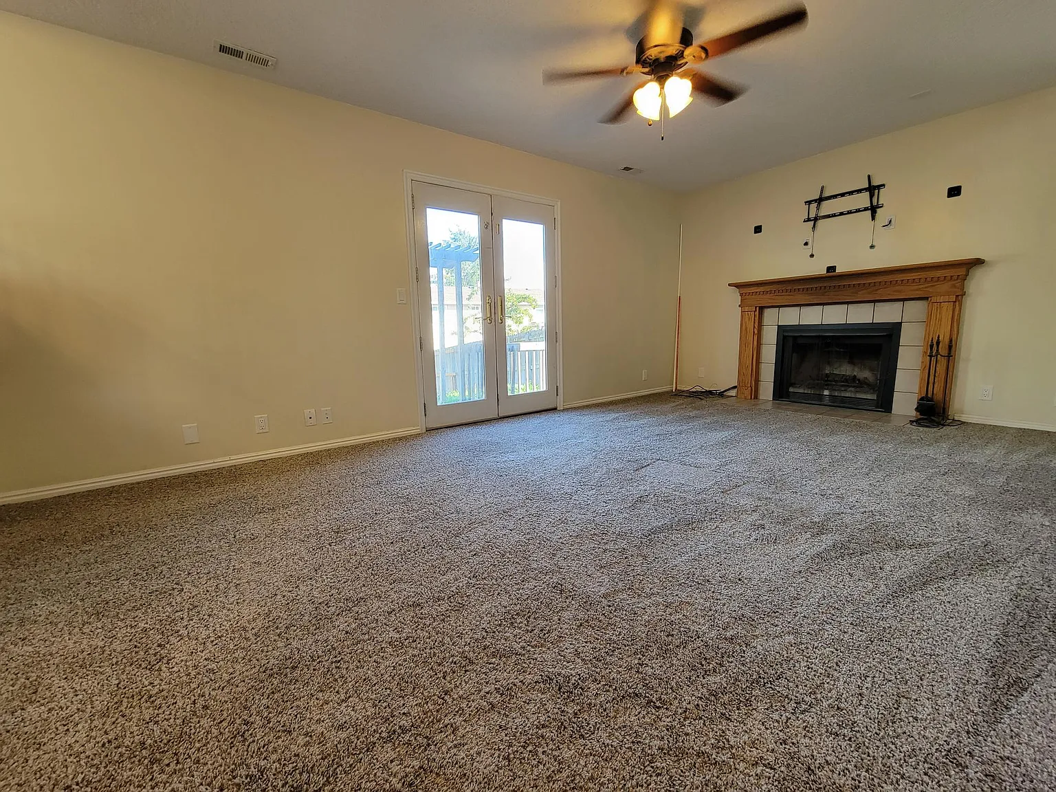 3 bed, 2.5 bath, 1802 sqft, $2,450 — Photo 3